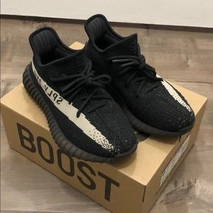 YEEZY 350 V2 Oreo UA (size:US Men 6.5/ US Women 8)
